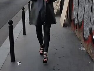 Walking and pissing in Paris