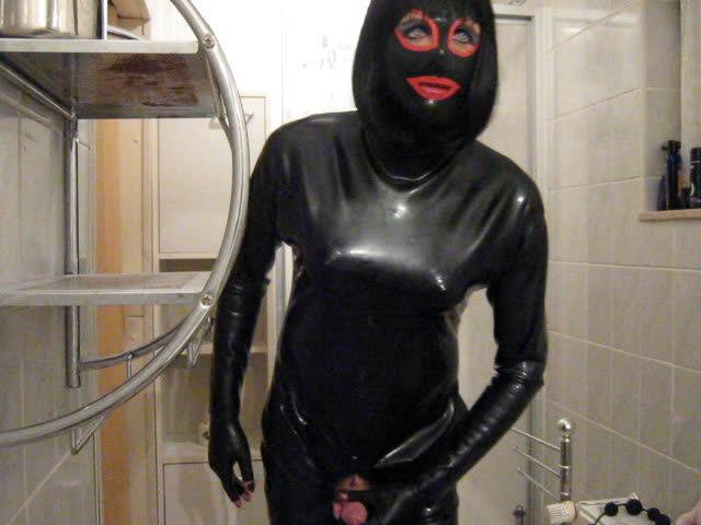 Gummiladyj in Latex with Mask and Makeup!